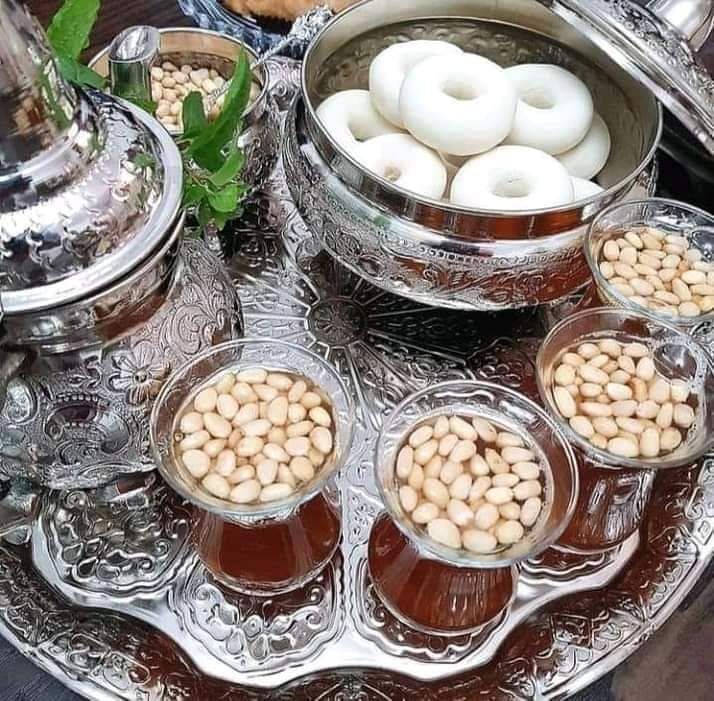 Tunesian tea with pine nuts